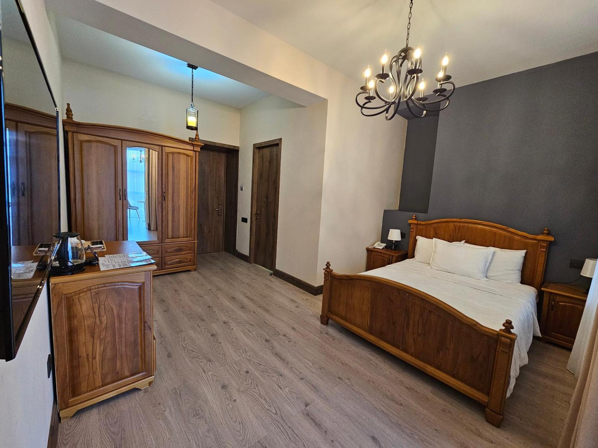 Old Avenue Hotel Гюмри Екстериор снимка